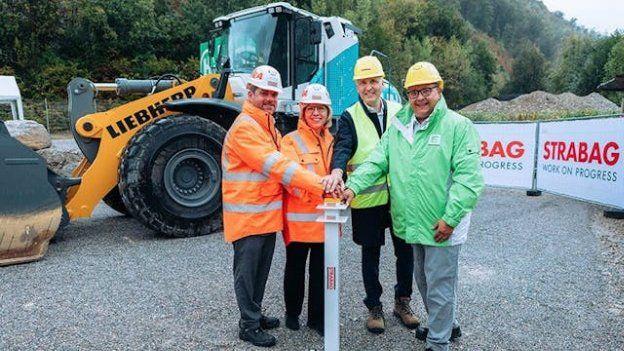 Liebherr d STRABAG representatives at the formal launch.