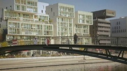 В презентабельном комплексе на берегу реки Лион David Chipperfield Architects в конце 2024 г. построил базу с офисами и социальным жильем
