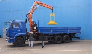 Бортовая машина с манипулятором