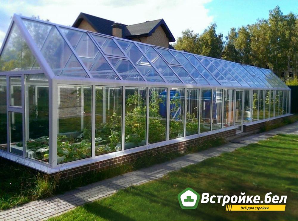 Теплица на деревянном каркасе