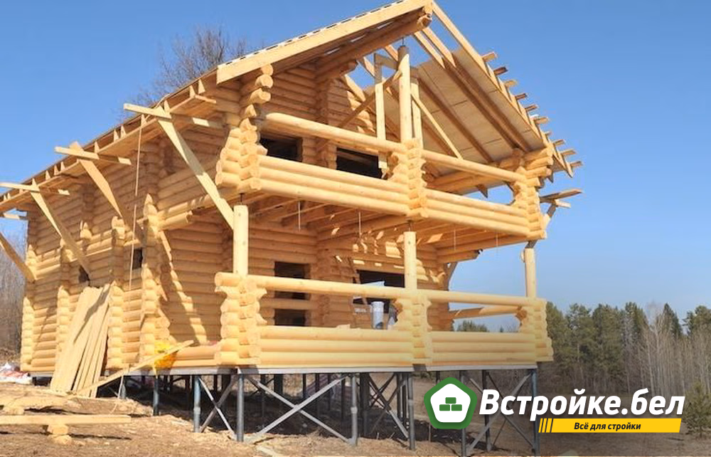9. Дом с фундаментом из винтовых свай на наклонном участке.jpg
