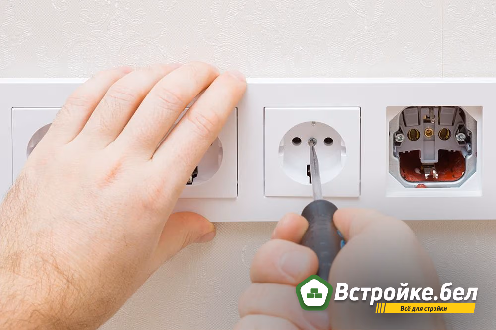 Снятие крышки розетки.jpg
