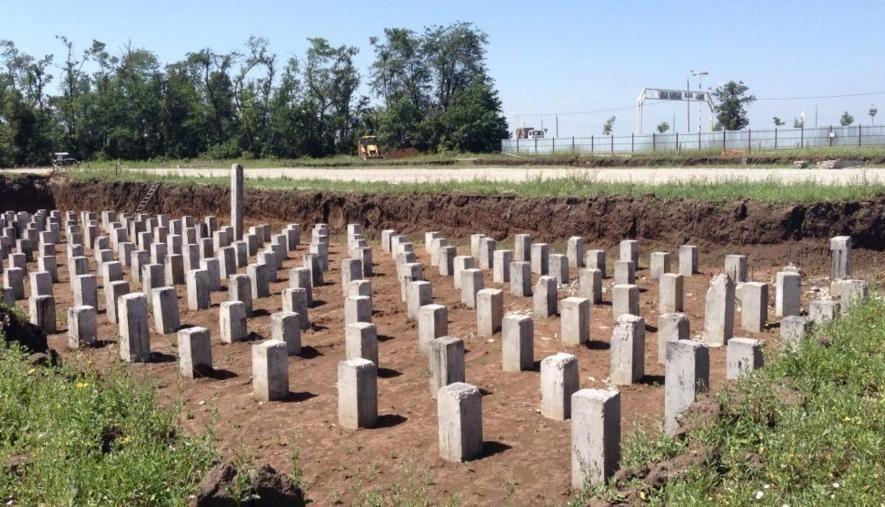 Свайное поле под будущую городскую многоэтажку.jpg?lang=ru