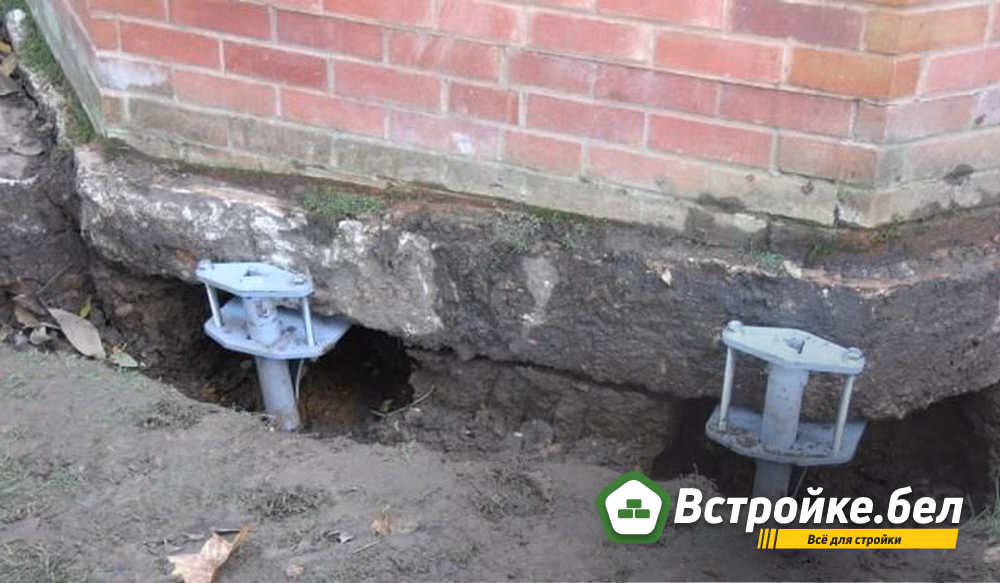 Усиление фундамента посредством винтовых свай.jpg