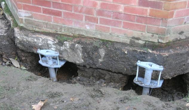 Усиление фундамента посредством винтовых свай.jpg?lang=ru