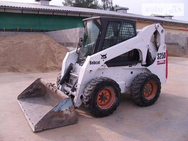 Аренда мини-погрузчика BOBCAT S250. Ковш + вилы